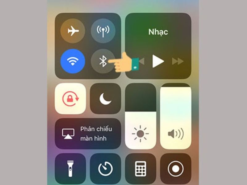 Bật Bluetooth để kết nối AirPods (Nguồn: hnammobile.com)