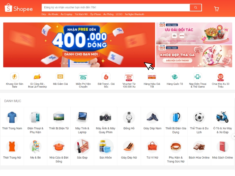 Bạn có thể lấy mã Voucher trên những banner quảng cáo xuất hiện ở giao diện chính (Nguồn: Shopee Blog)