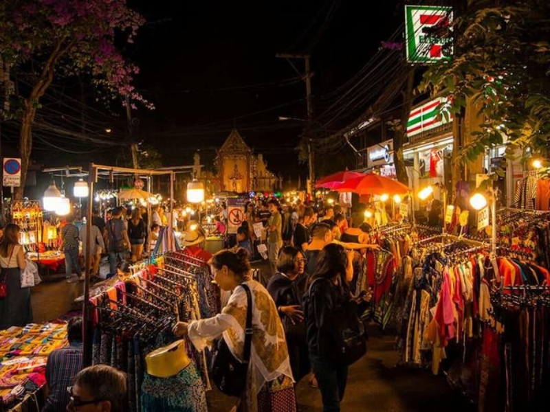 Chợ đêm nhộn nhịp tại Chiang Mai, Thái Lan (Nguồn: Pinterest)