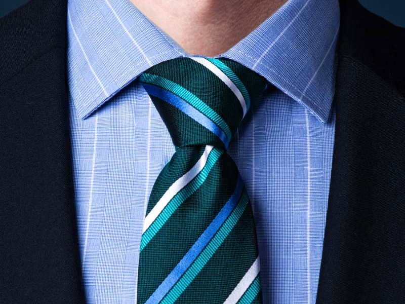 Cách thắt cà vạt bản nhỏ, bản to Half Windsor (Nguồn: ties.com)