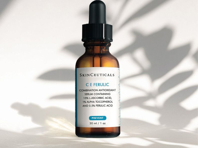 Skinceuticals C F Ferulic là serum dược mỹ phẩm chuyên cấp ẩm và phục hồi da