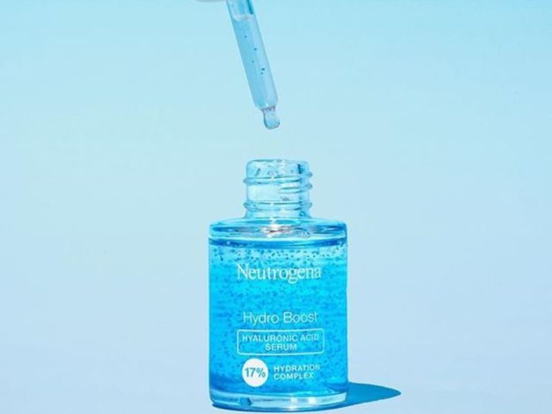 Khả năng cấp ẩm tuyệt vời của dòng serum đến từ Neutrogena (Nguồn: instagram.com)