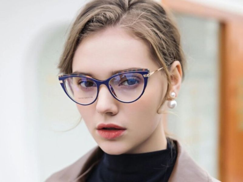 Kính mắt mèo giúp bạn khoác lên nét sang chảnh, kiêu kỳ (Nguồn: HMK Eyewear)