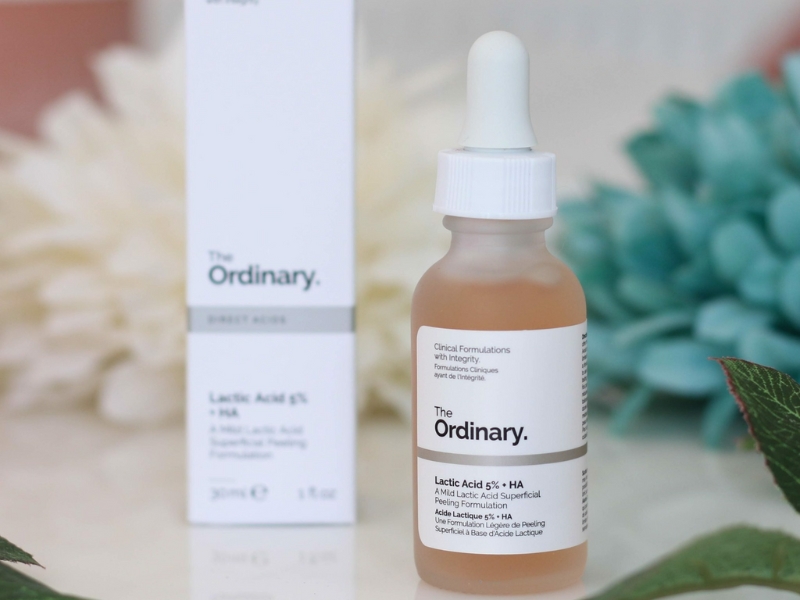 The Ordinary Lactic Acid 10% + HA có thiết kế dạng thủy tinh trong suốt, dạng vòi bơm dễ sử dụng 