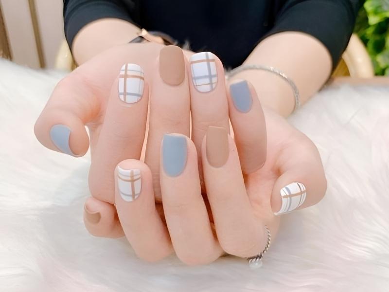 Nail nhiều màu họa tiết caro