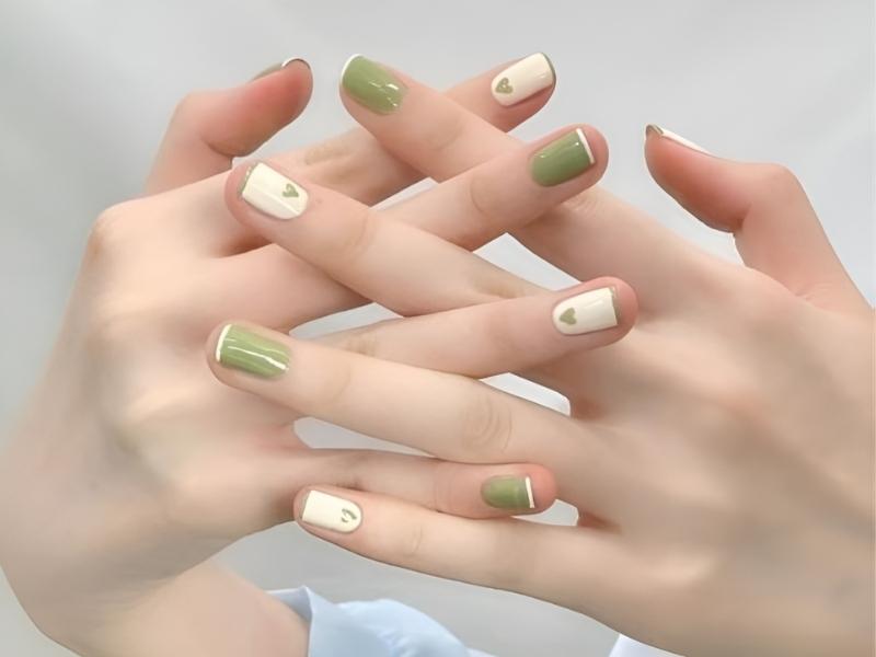 Mẫu nail xanh bơ phối màu trắng 