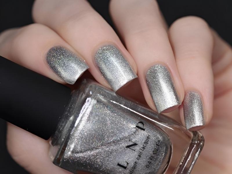 Nail màu bạc kim tuyến