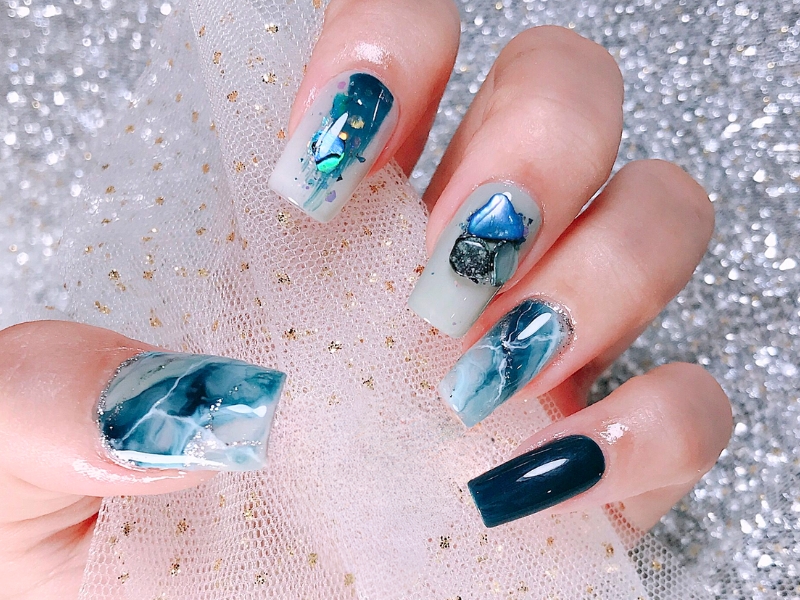 Xu hướng nail ẩn xà cừ đẹp khiến các nàng phải xiêu lòng