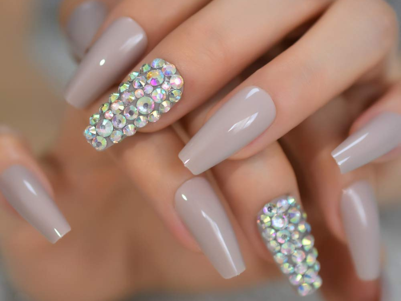 Ưu điểm và nhược điểm của nail đính đá