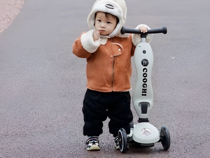 quà 1/6 cho bé trai 7 tuổi xe scooter