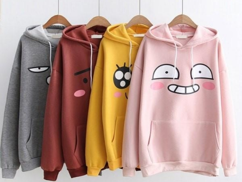 treo áo hoodie trên móc