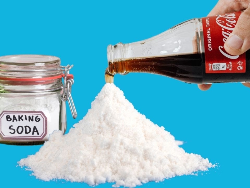 Thêm 1 chén baking soda vào Coca-Cola 