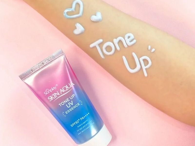 Skin Aqua Tone Up UV Essence