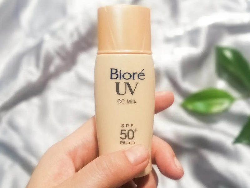 Kem chống nắng Biore UV CC Milk