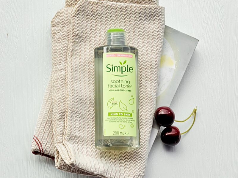 Toner Simple Kind To Skin Soothing Facial