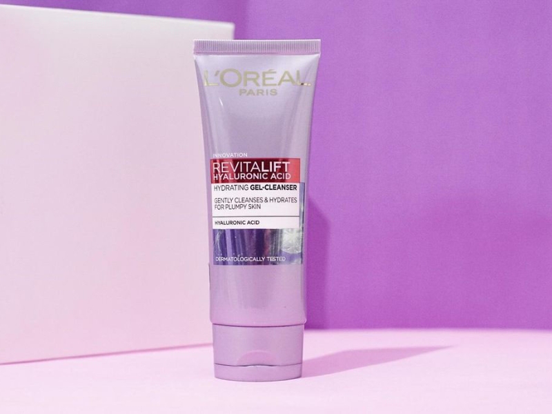 Sữa rửa mặt Loreal