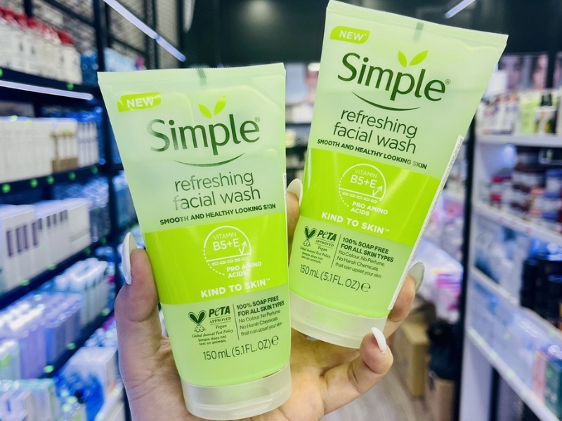 Sữa rửa mặt Simple Refreshing Facial Wash