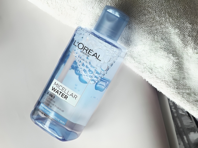 Nước tẩy trang L’Oreal Paris Micellar Water 3 in 1 Refreshing màu xanh nhạt