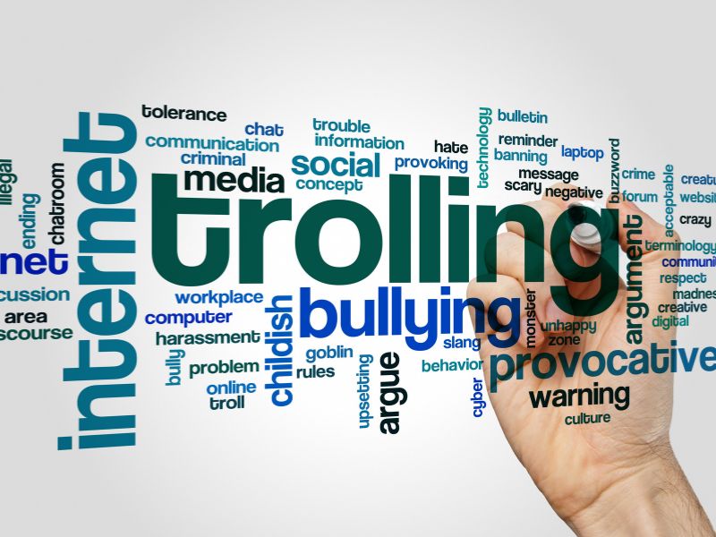Phân biệt thuật ngữ Troll và các từ liên quan