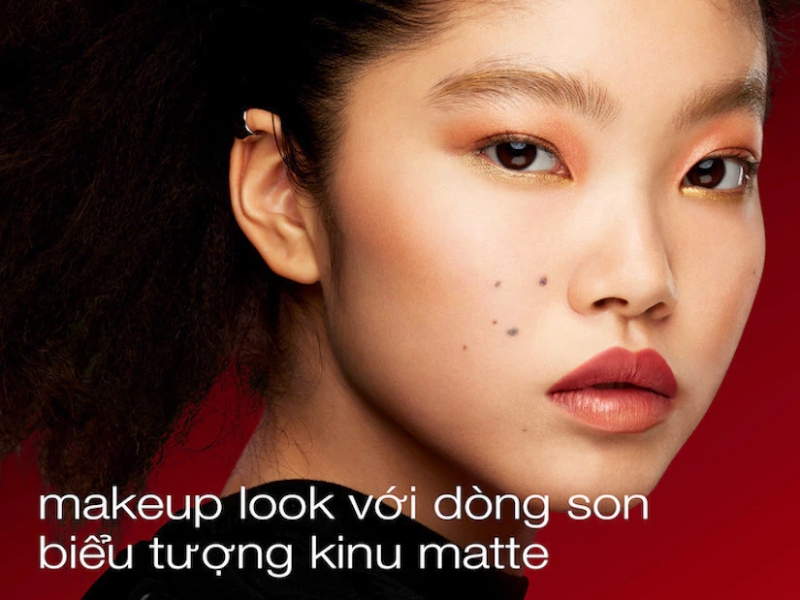 Phong cách trang điểm và phối đồ phù hợp với màu đỏ hồng