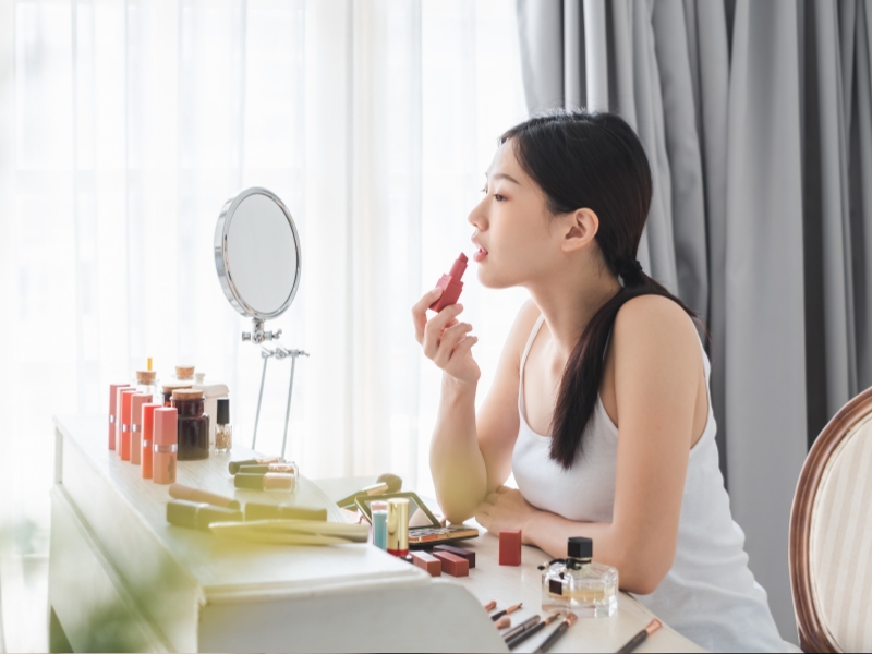 Dùng son MLBB không cần makeup