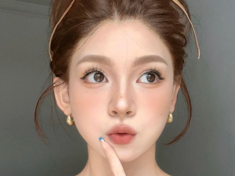 Phong cách trang điểm phù hợp với màu cam đất