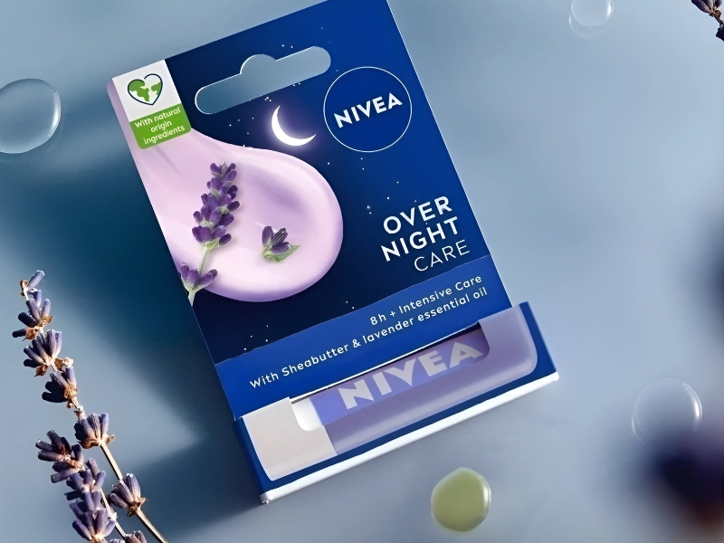 Son dưỡng môi ban đêm của Nivea