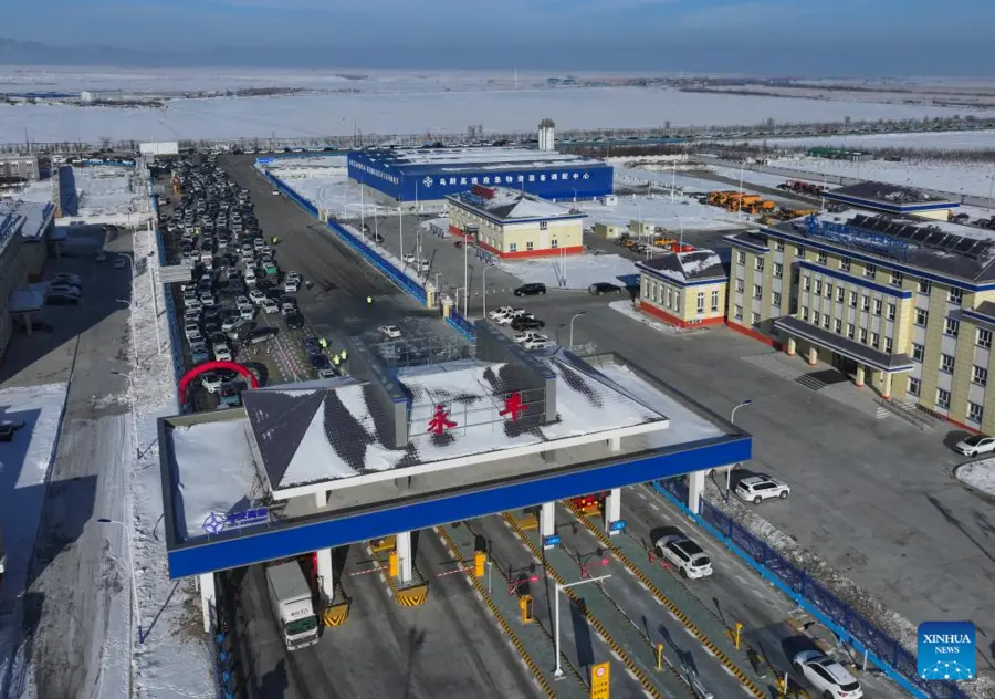 Toll station for Urumqi-Yuli Expressway 