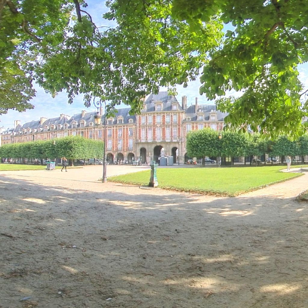 Place des Vosges 4