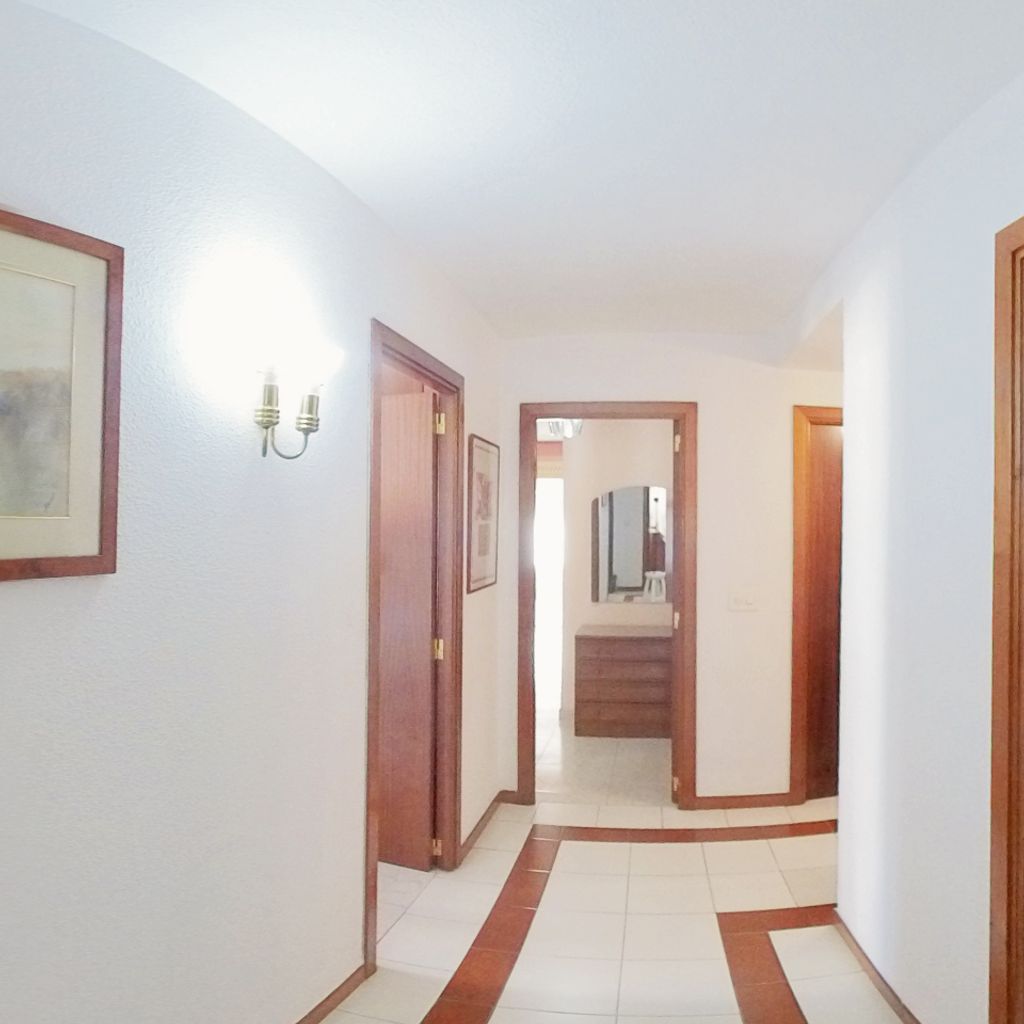 Hallway / Pasillo