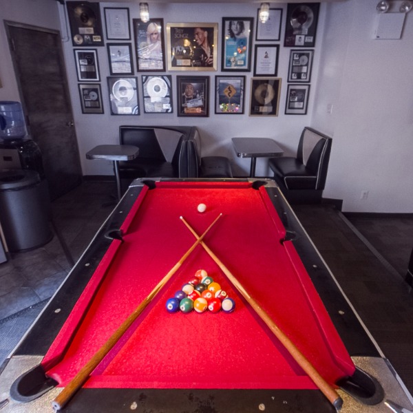 POOL TABLE