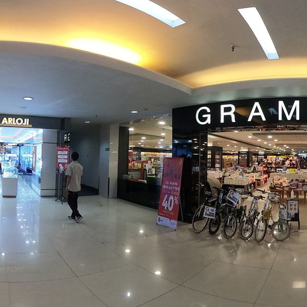 1F-Gramedia