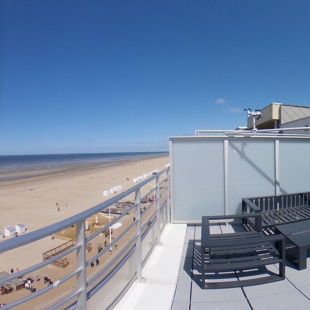 Salon terrasse vue sur la plage