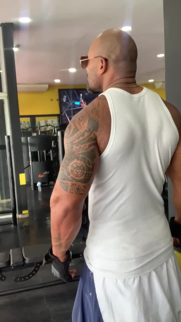 Peça 1 vídeo personalizado de The Rock Brasileiro