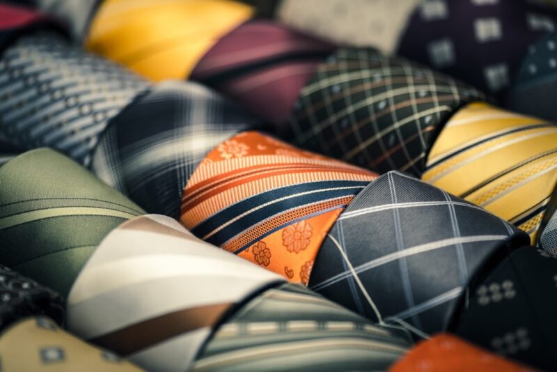 スーツをクリーニングする最適な頻度は?日数やおすすめのクリーニング方法を解説 – オーダースーツSADAのアイキャッチ画像