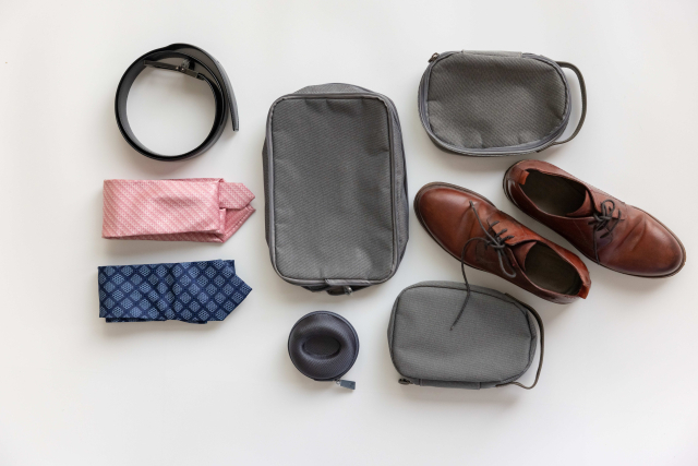 【1】移動に必要なバッグ／スーツ関連の荷物整理・収納用の小物