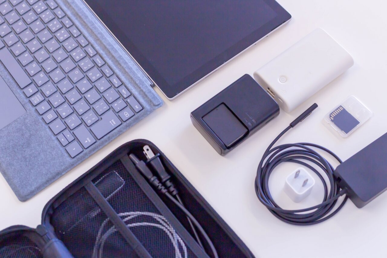 出張を快適にする男性向け便利グッズ18選｜移動・滞在・仕事がスムーズになるアイテムを紹介のアイキャッチ画像