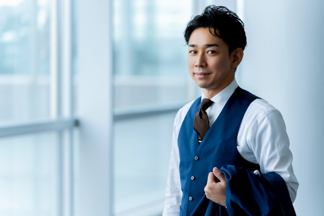 スーツのベストとは?種類と役割