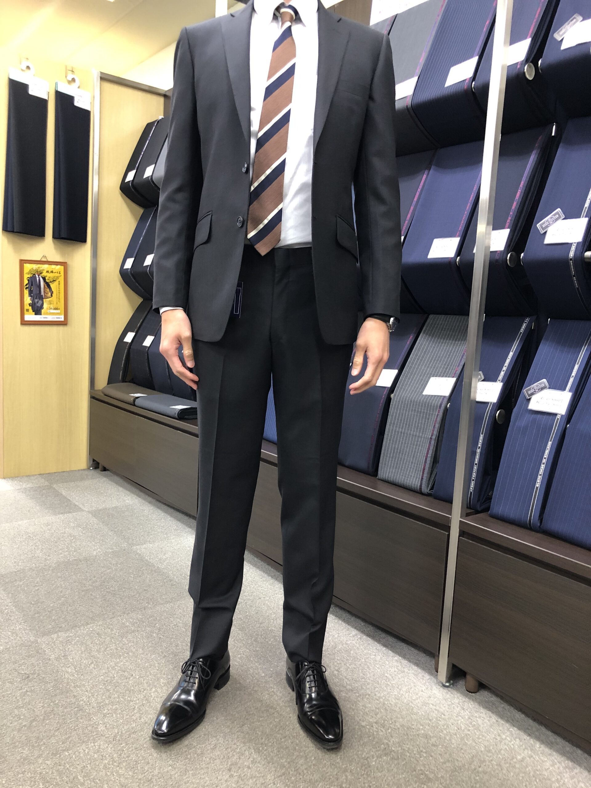 高身長が映える細身のグレースーツ-仙台駅前店スーツコレクション 