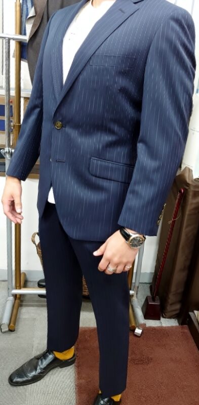 スマートかつ男らしい仕上がりのシルエットの一着のアイキャッチ画像