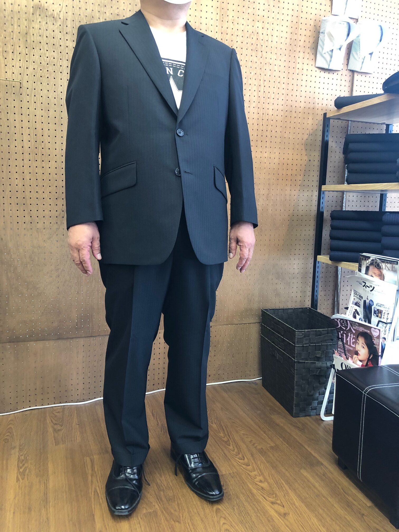 ネイビーストライプの王道シングルスーツ-神田・秋葉原店スーツ 