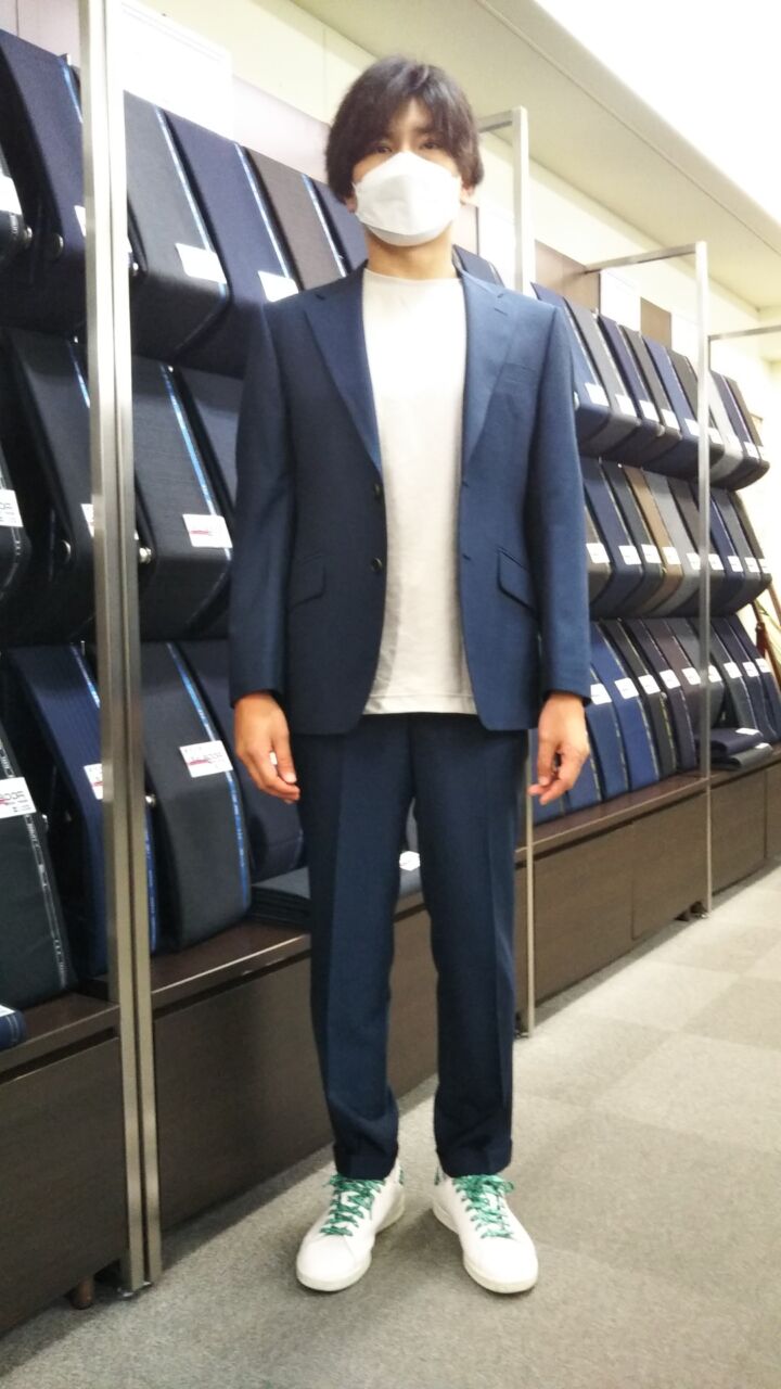 センスが光る！グリーンのバイカラー釦-仙台駅前店スーツコレクション