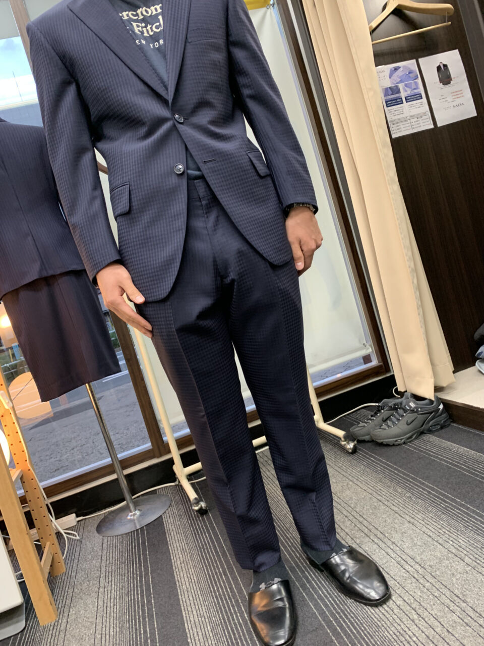 濃紺×チェックでオシャレ感を演出-大阪谷町店スーツコレクション