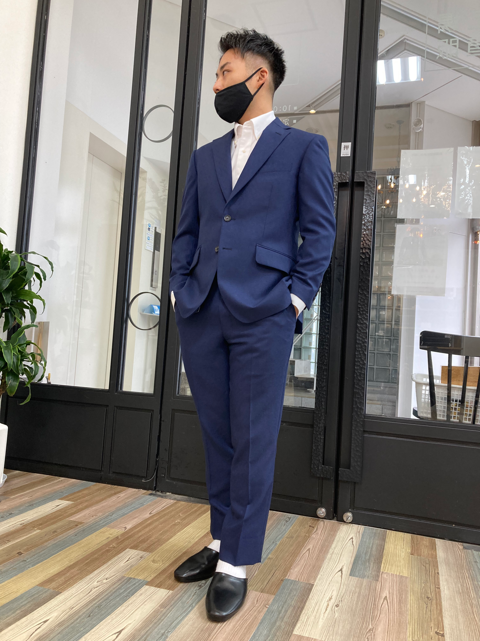 和柄になんとも言えない発色のネイビーで仕立てた-富山店スーツ