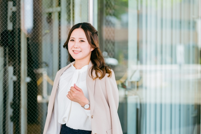 【女性向け】スーツに似合う腕時計のススメ:ビジネスシーンで好印象を与えるために