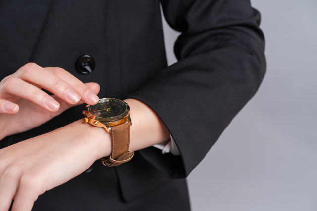 【スーツ初心者向け】腕時計の選び方と一緒に考える「オーダースーツ」のメリット