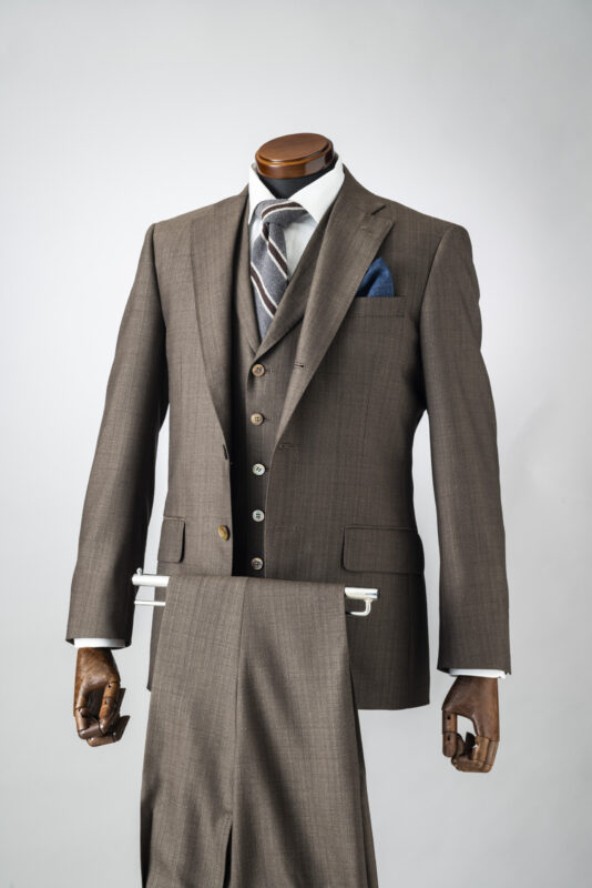 スーツを買うならどこがいい？オーダースーツ専門店「SADAのオーダースーツ」をご紹介。のアイキャッチ画像