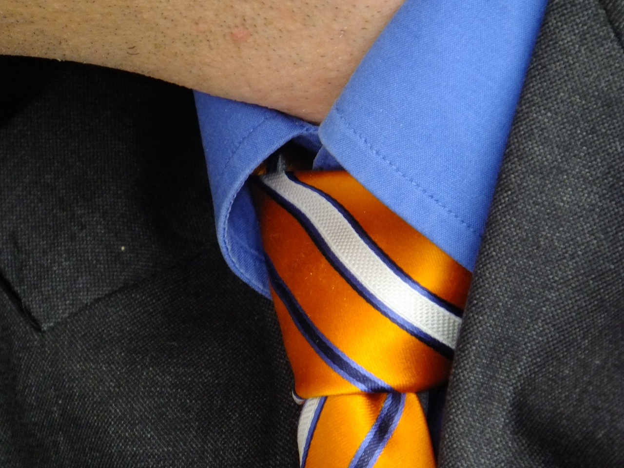 ネクタイの色と柄に定番はある？のアイキャッチ画像