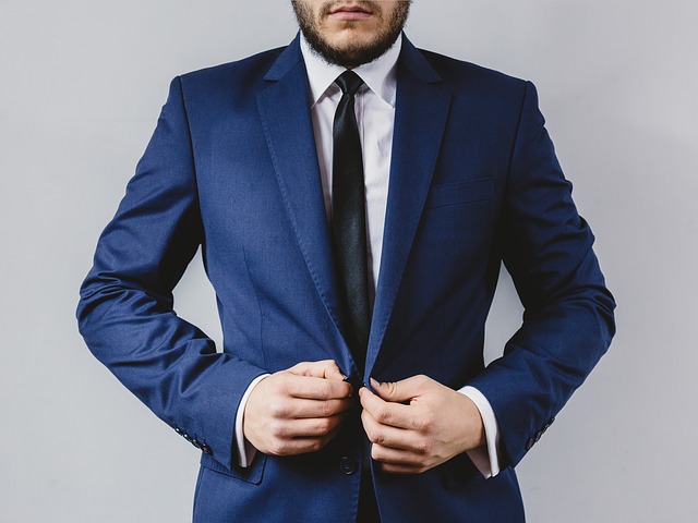 30代男性必見！30代に人気のオーダースーツのデザインをご紹介。のアイキャッチ画像