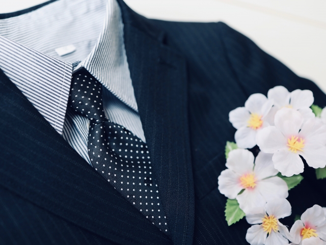 20代の男性が着ていく結婚式の服装は？おしゃれに美しくスーツを着こなしていこう！のアイキャッチ画像
